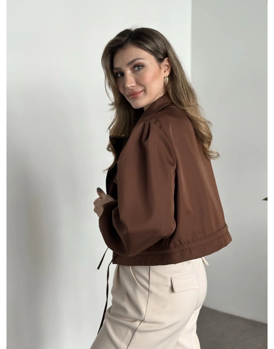 Crop boy cep detaylı yağmurluk ceket kahve