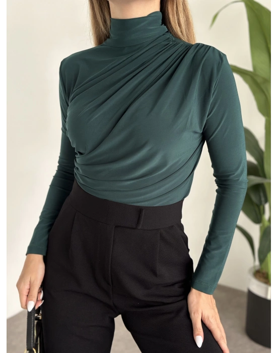 Dik yaka omuzu ve beli büzgülü bluz zümrüt yeşili