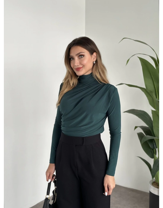 Dik yaka omuzu ve beli büzgülü bluz zümrüt yeşili