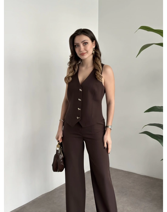 Düğme detaylı yelekli takım kahve