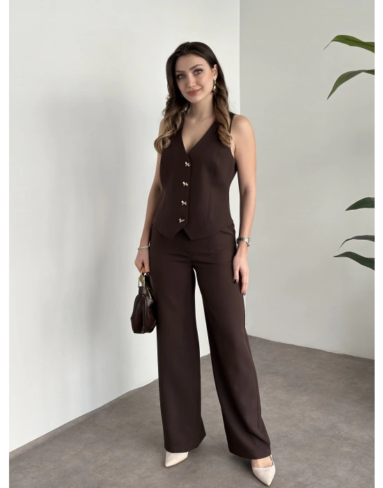 Düğme detaylı yelekli takım kahve