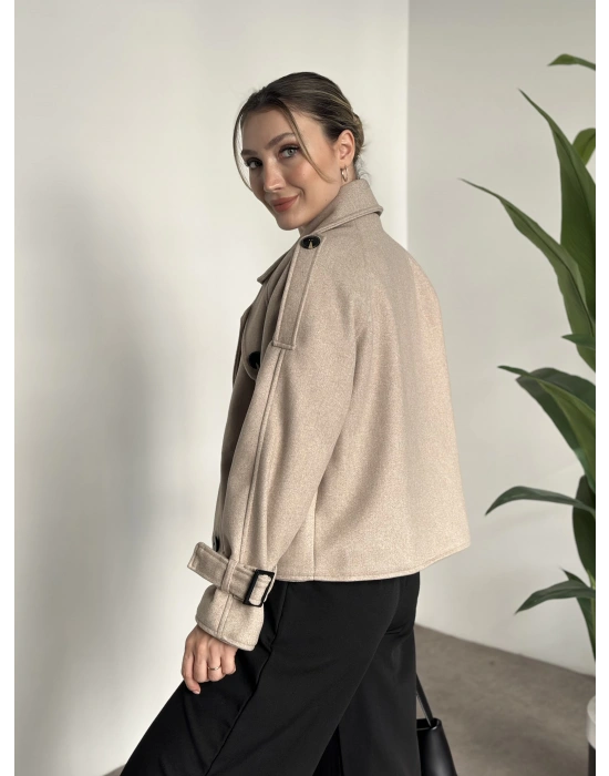 Düğmeli astarlı kısa kaşe kaban krem