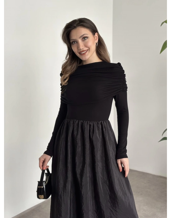 Geniş etekli önü büzgü detaylı muadil elbise siyah