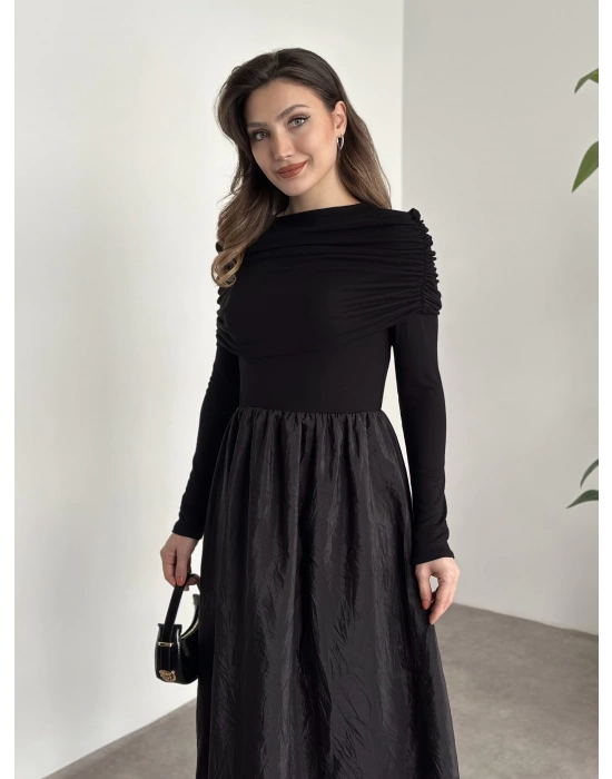 Geniş etekli önü büzgü detaylı muadil elbise siyah