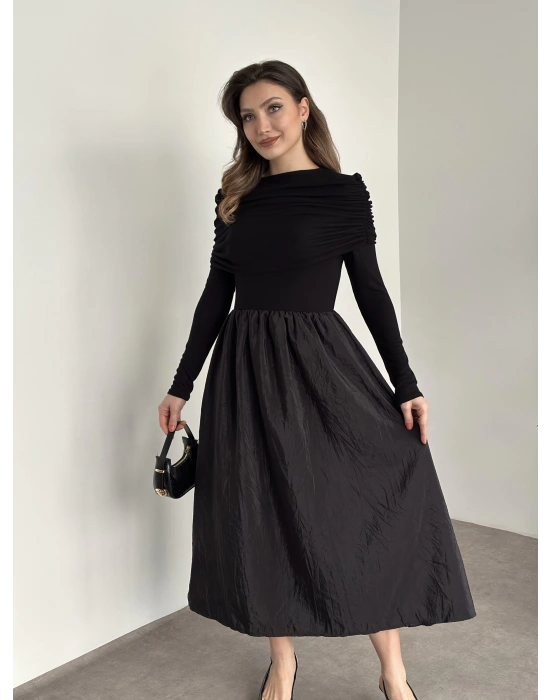 Geniş etekli önü büzgü detaylı muadil elbise siyah