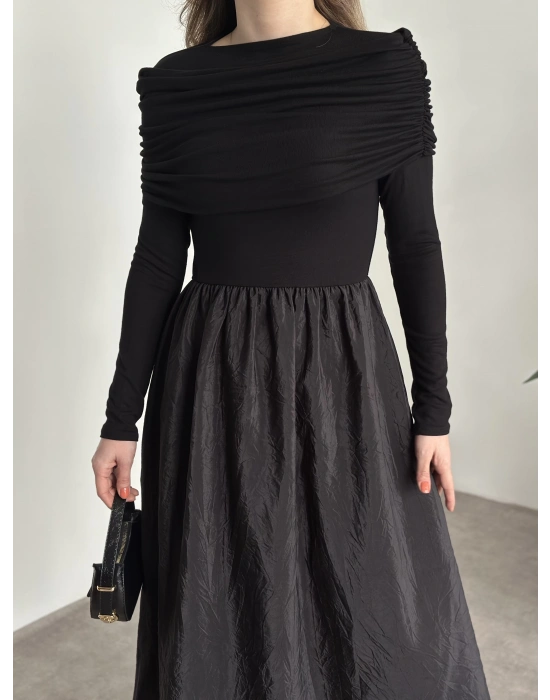 Geniş etekli önü büzgü detaylı muadil elbise siyah
