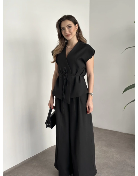 Gizli düğme ve belinden bağcıklı yelekli takım siyah