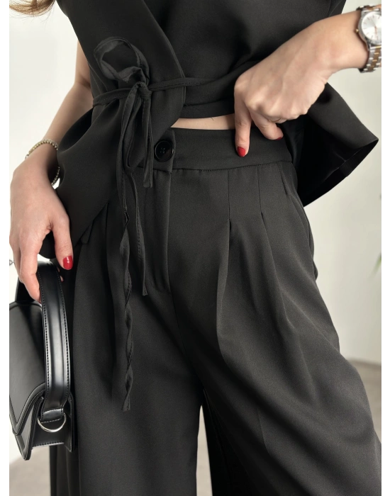 Gizli düğme ve belinden bağcıklı yelekli takım siyah