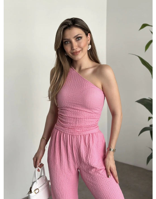 Gofre kumaş tek omuz detaylı takım pembe
