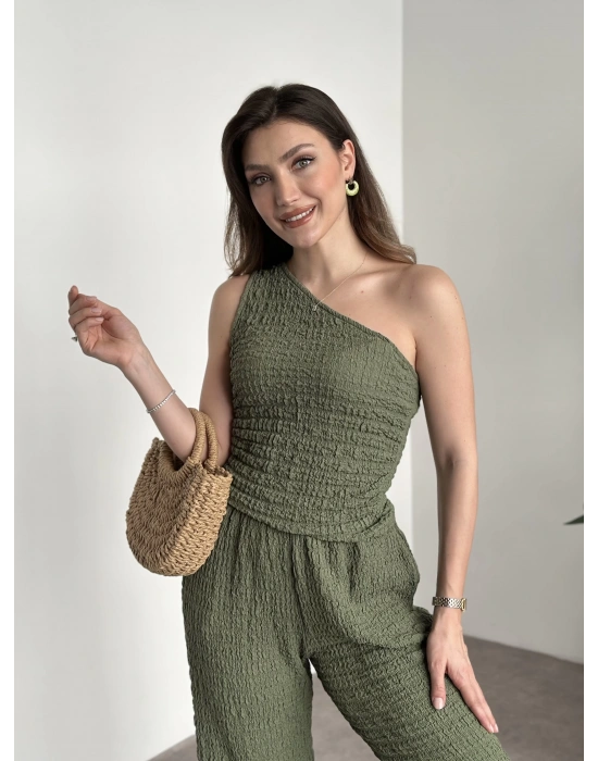 Gofre kumaş tek omuz detaylı takım yeşil