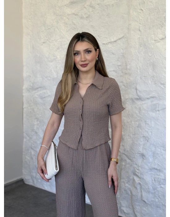 Gömlek yaka düğmeli gofre takım bej