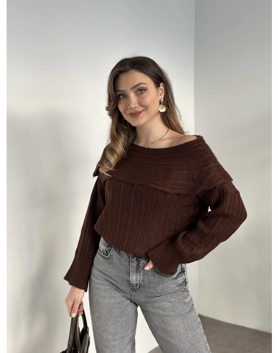 Kayık yaka fitilli yünlü kazak kahve