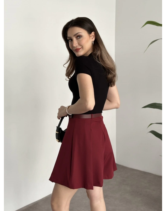 Kendinden kemerli piliseli mini şort bordo