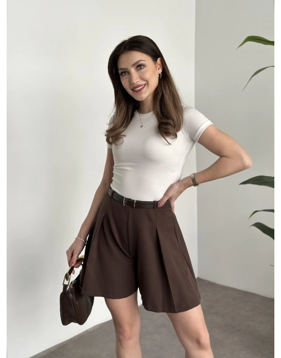 Kendinden kemerli piliseli mini şort kahve