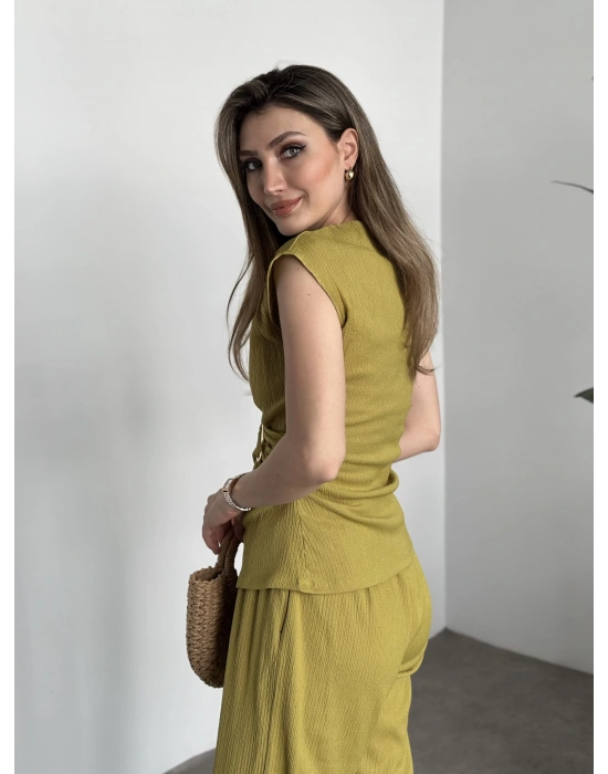 Kruvaze yaka aksesuar detay takim yağ yeşili