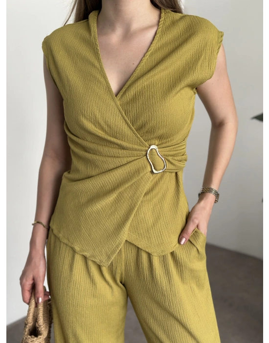 Kruvaze yaka aksesuar detay takim yağ yeşili