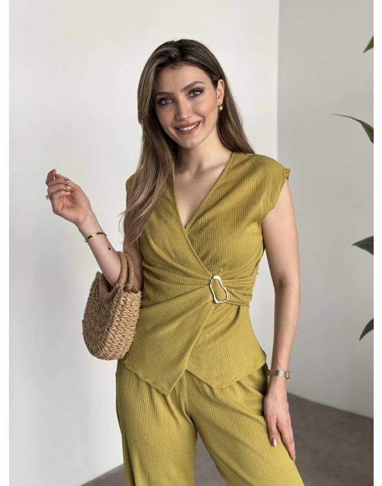 Kruvaze yaka aksesuar detay takim yağ yeşili