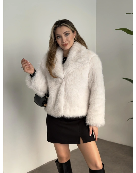 Kruvaze yaka astarlı kürklü mont beyaz