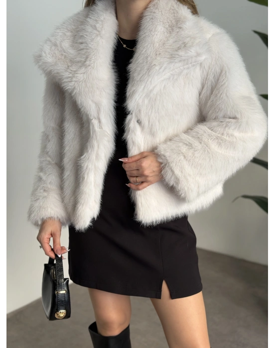 Kruvaze yaka astarlı kürklü mont beyaz