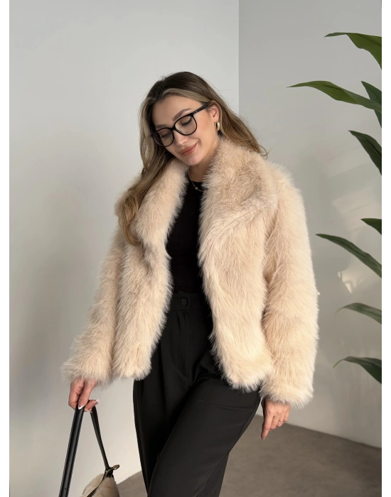 Kruvaze yaka astarlı kürklü mont krem