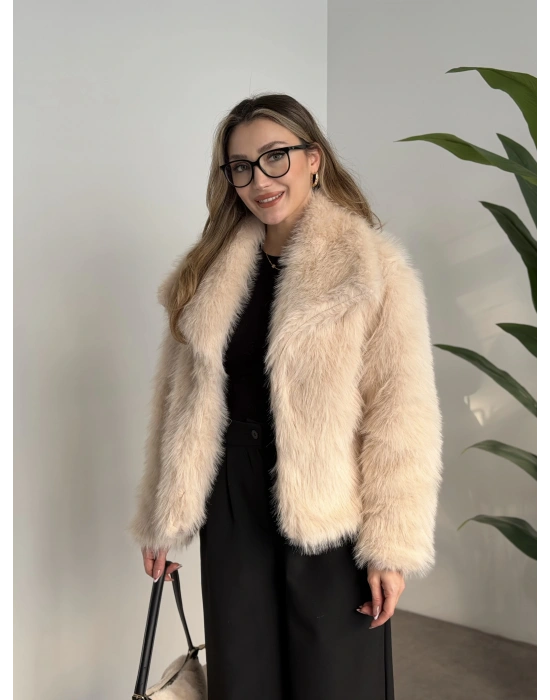 Kruvaze yaka astarlı kürklü mont krem