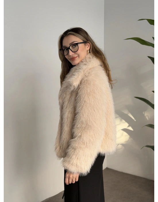 Kruvaze yaka astarlı kürklü mont krem