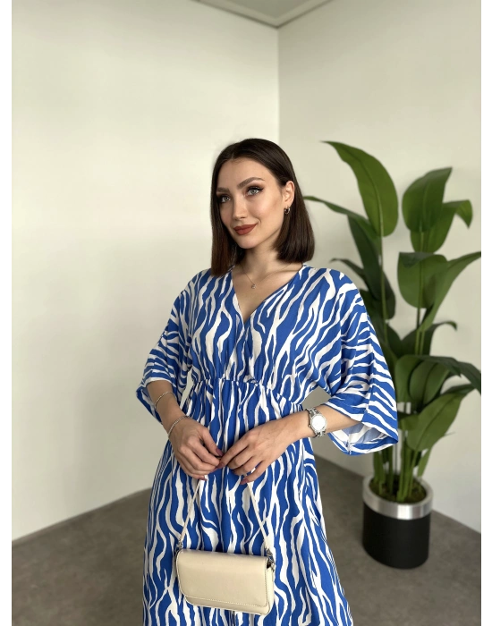 Kruvaze Yaka Yırtmaçlı Zebra Desen Bol Kesim Elbise Mavi