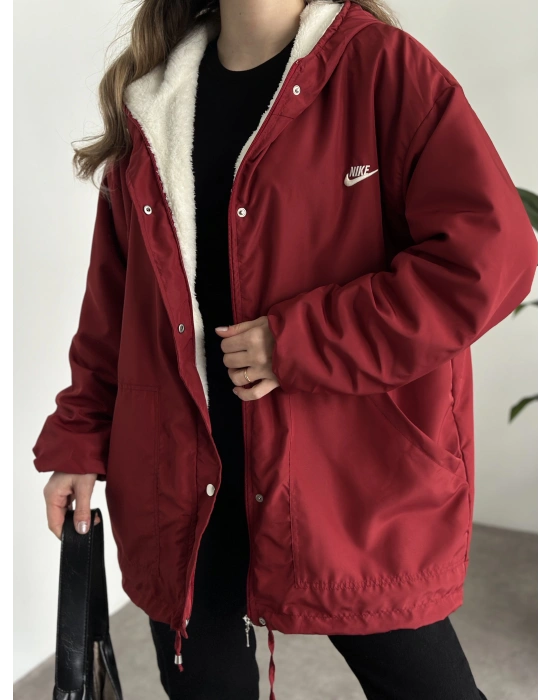 Logo detay içi tamamen peluş oversize yağmurluk mont bordo ( ÜRÜN ÖN SİPARİŞTEDİR 8-12 İŞ GÜNÜ İÇERİSİNDE KARGOLANICAKTIR. ! ! )