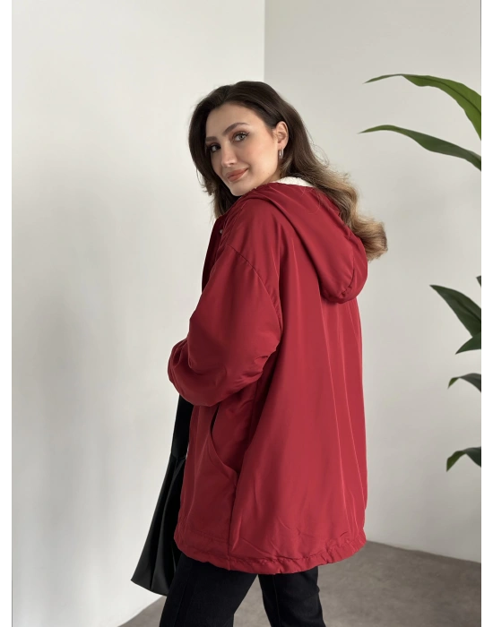 Logo detay içi tamamen peluş oversize yağmurluk mont bordo ( ÜRÜN ÖN SİPARİŞTEDİR 8-12 İŞ GÜNÜ İÇERİSİNDE KARGOLANICAKTIR. ! ! )