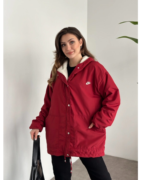 Logo detay içi tamamen peluş oversize yağmurluk mont bordo ( ÜRÜN ÖN SİPARİŞTEDİR 8-12 İŞ GÜNÜ İÇERİSİNDE KARGOLANICAKTIR. ! ! )