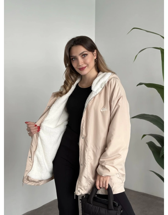 Logo detay içi tamamen peluş oversize yağmurluk mont krem