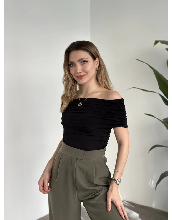 Madonna Yaka Büzgülü İthal Sandy Kumaş Bluz Siyah