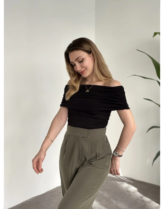 Madonna Yaka Büzgülü İthal Sandy Kumaş Bluz Siyah