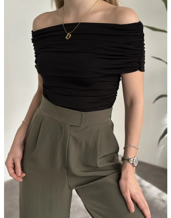 Madonna Yaka Büzgülü İthal Sandy Kumaş Bluz Siyah