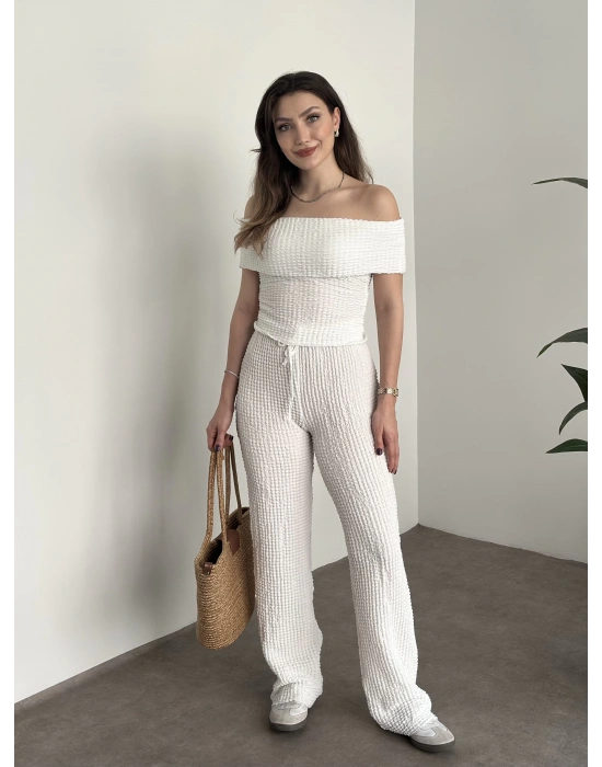 Madonna yaka gofre kumaş takım beyaz