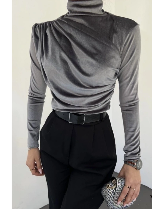 omuz ve beli büzgülü dik yaka kadife bluz gri