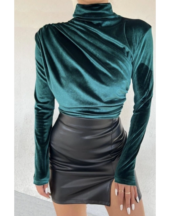 omuz ve beli büzgülü dik yaka kadife bluz yeşil