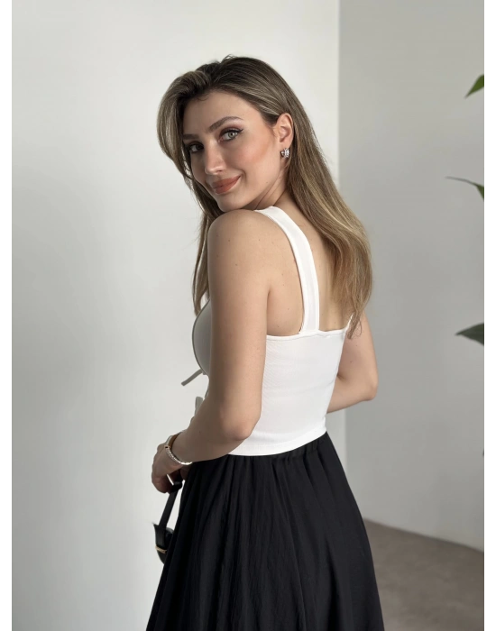 Önden bağlama detaylı askılı bluz beyaz