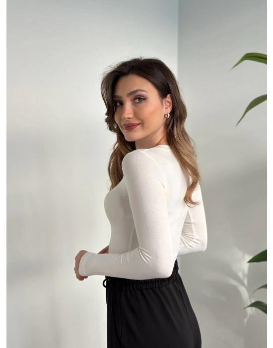 Marka Model V yaka modal kumaş body beyaz