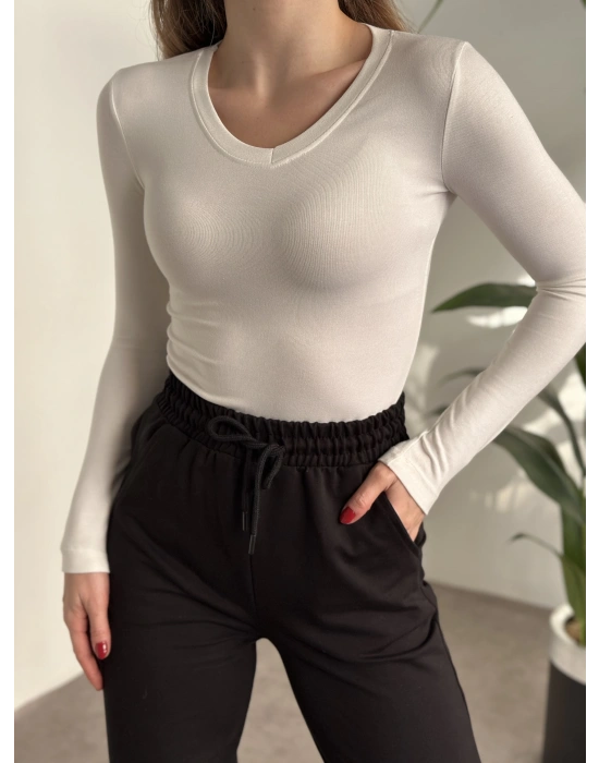 Marka Model V yaka modal kumaş body beyaz