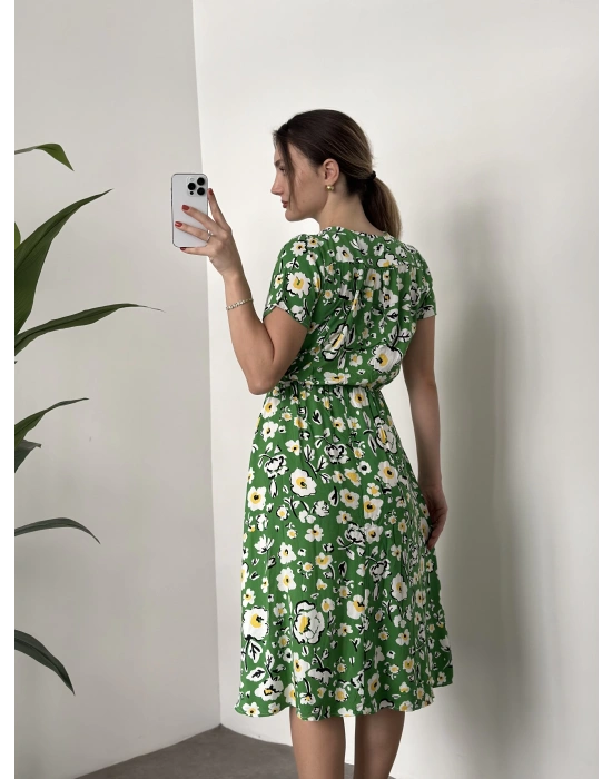 Papatyalı çiçekli kruvaze elbise yeşil