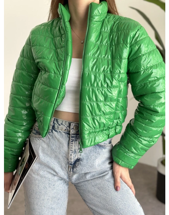 Parlak Kapitone Kumaş İçi Astarlı Kısa Mont Yeşil