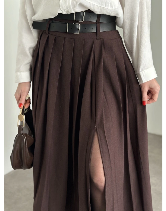 Piliseli yırtmaçlı uzun etek kahve