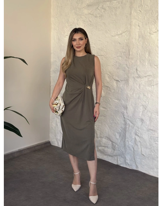 Sıfır kol beli drape toka detaylı yırtmaçlı elbise haki