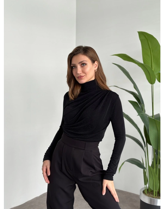 Simli Kumaş Omuz Ve Beli Büzgülü Bluz Siyah