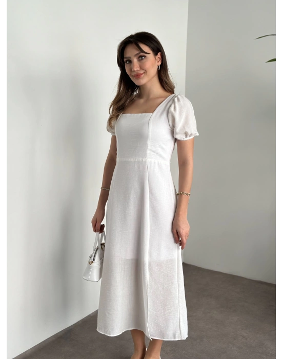 Sırt dekolteli ve yırtmaçlı keten elbise beyaz