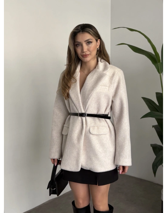 Tay tüyü astarlı kemerli ceket beyaz