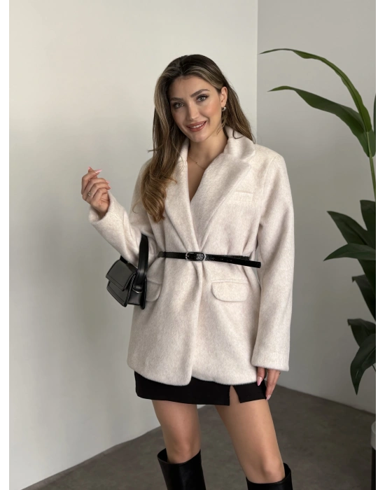 Tay tüyü astarlı kemerli ceket beyaz