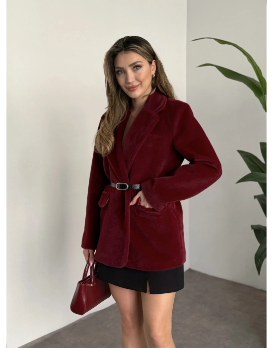 Tay tüyü astarlı kemerli ceket bordo