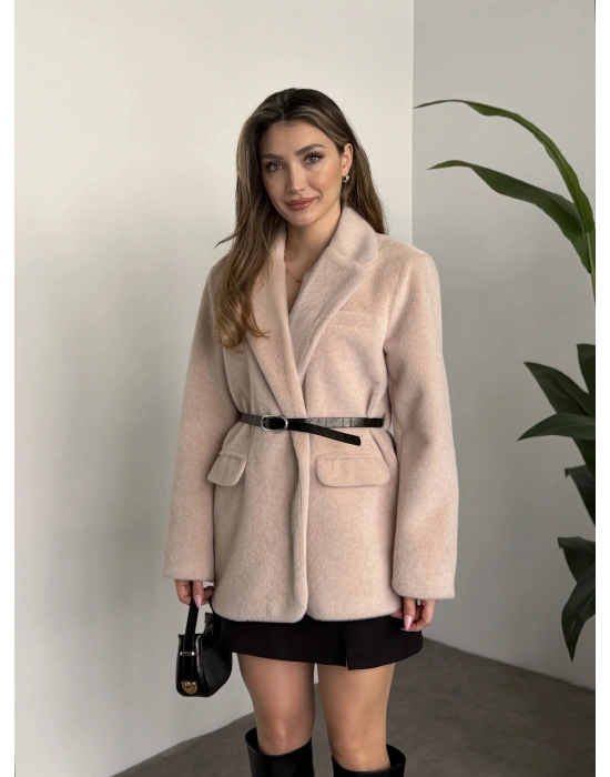 Tay tüyü astarlı kemerli ceket krem